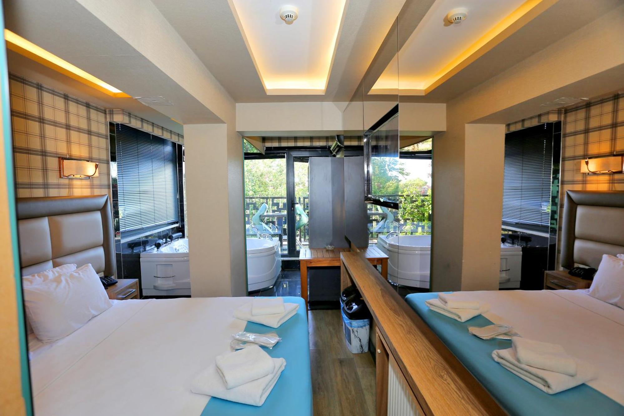 Turkuaz Hotel Istanbul Exterior photo